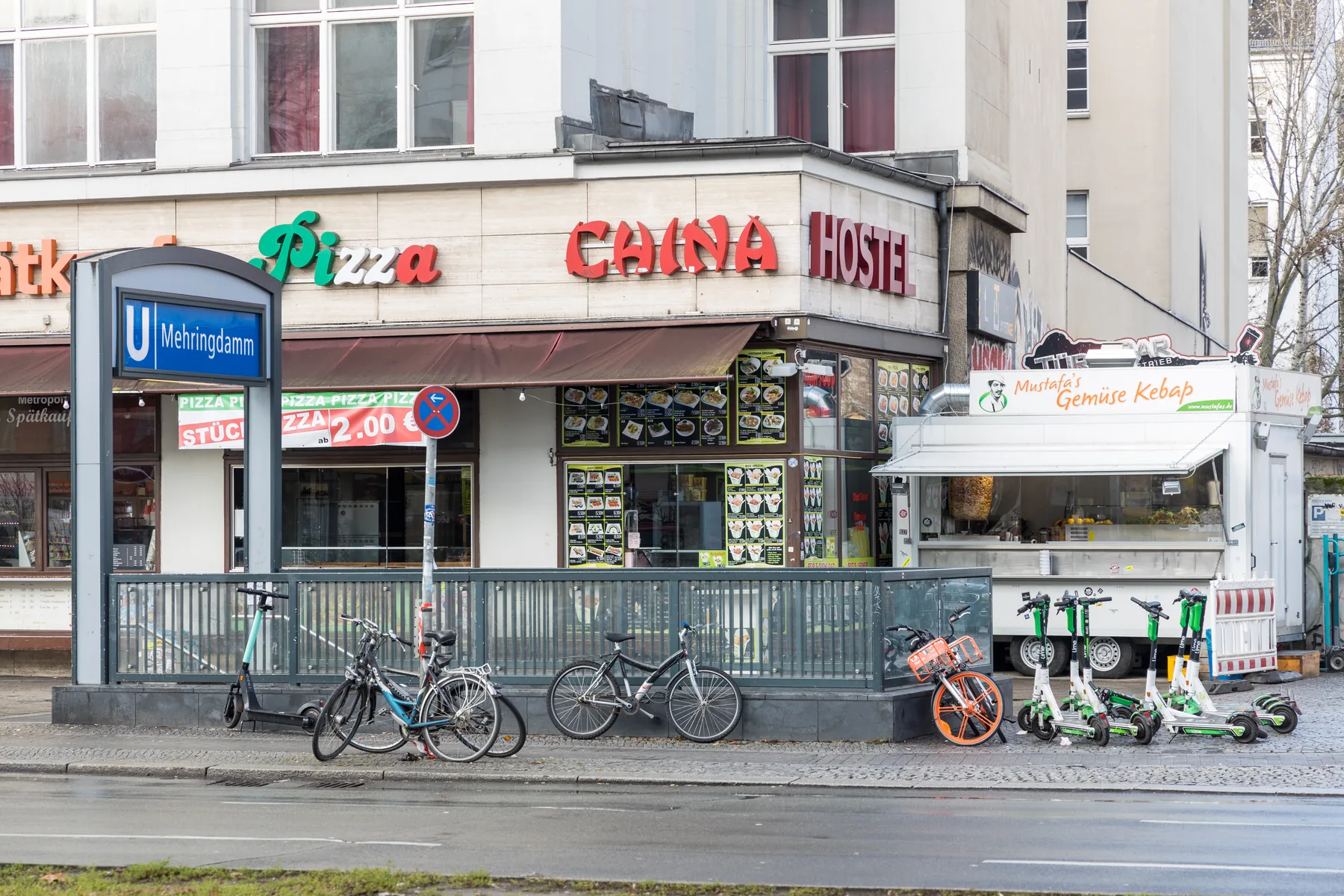 Mustafa's Gemüse-Kebap takeaway stand on a Berlin sidewalk with a crowd at the window